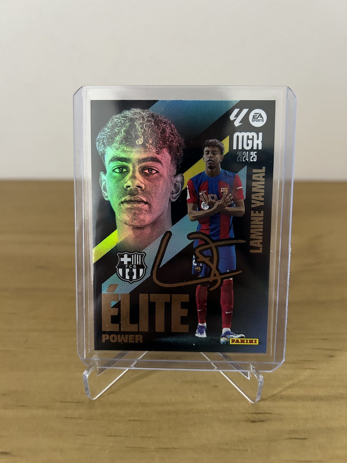 Cromo Lamine Yamal Élite Power FC Barcelona Panini Megacracks 2024-25 - cara frontal