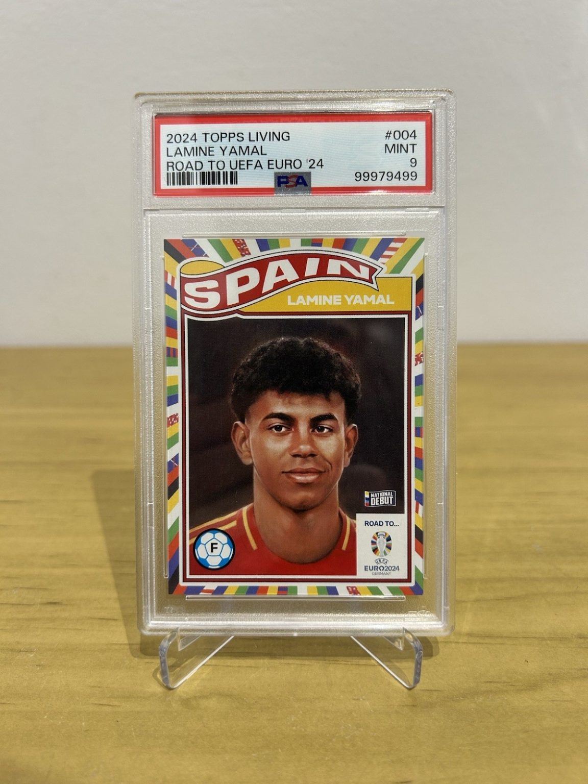 Carta Lamine Yamal Topps Living Road to UEFA Euro 004 graduada PSA 9