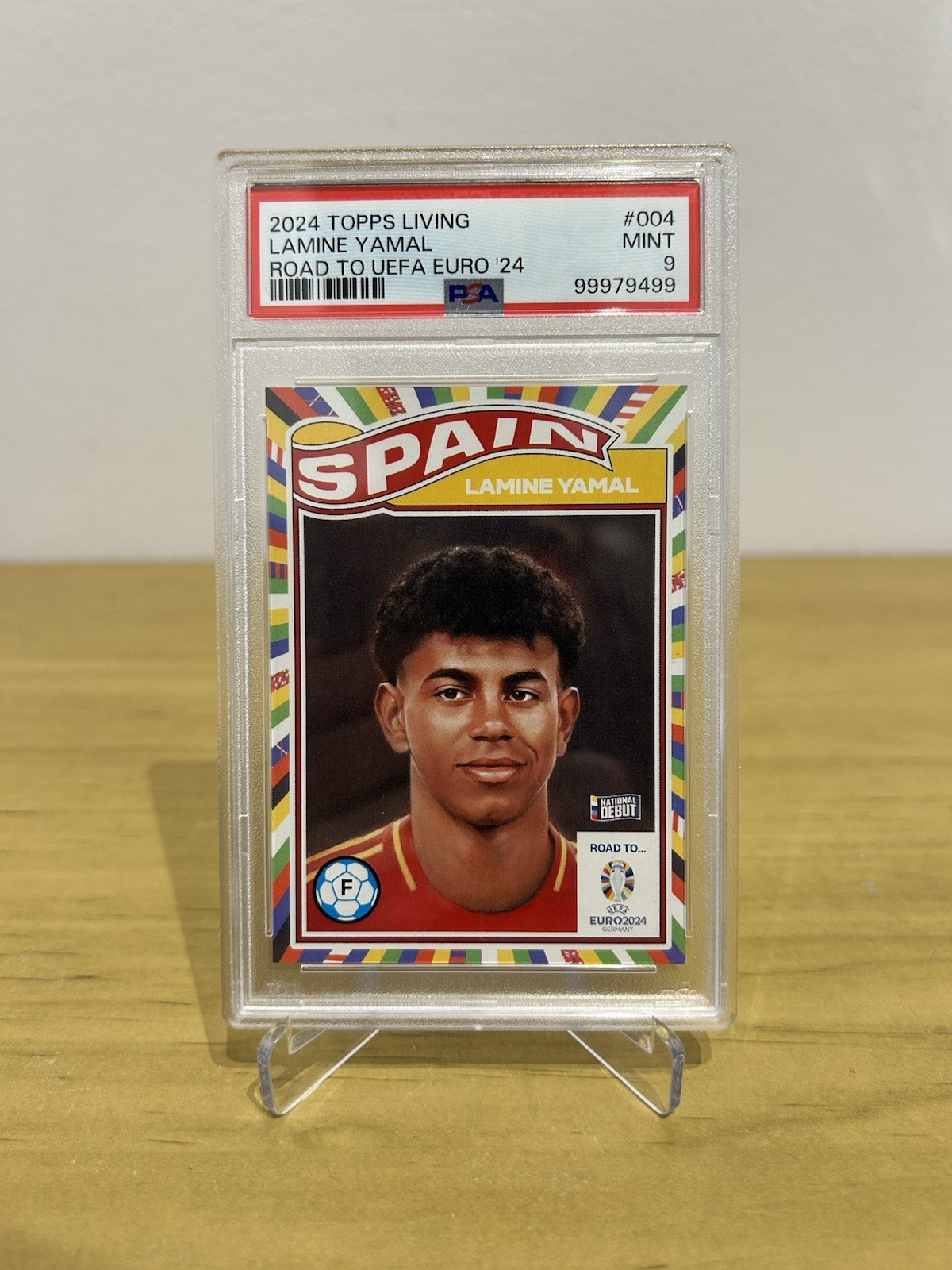 Carta Lamine Yamal Topps Living Road to UEFA Euro 004 graduada PSA 9