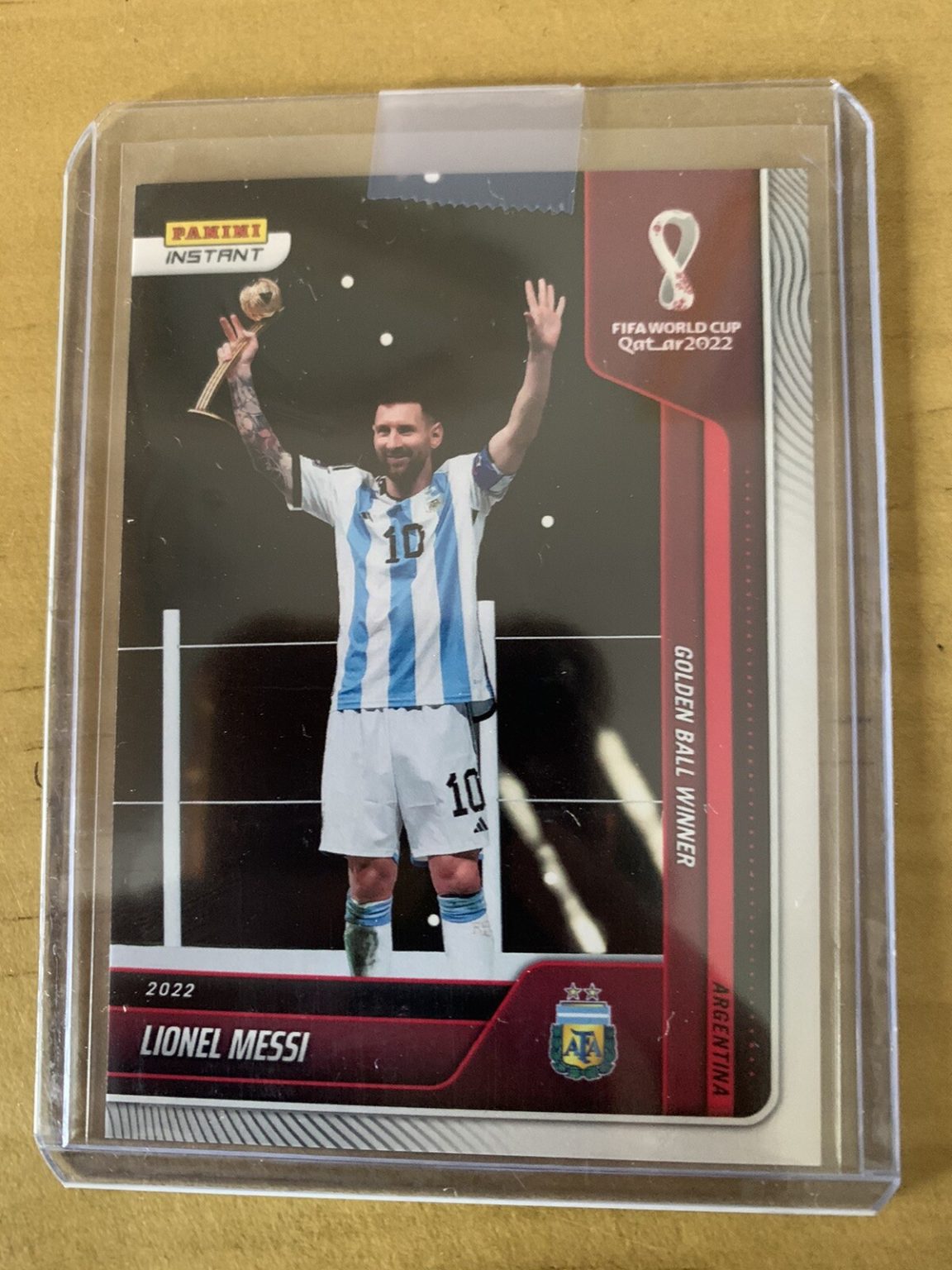 Carta Lionel Messi 132 Panini Instant Mundial Qatar 2022 sin graduar