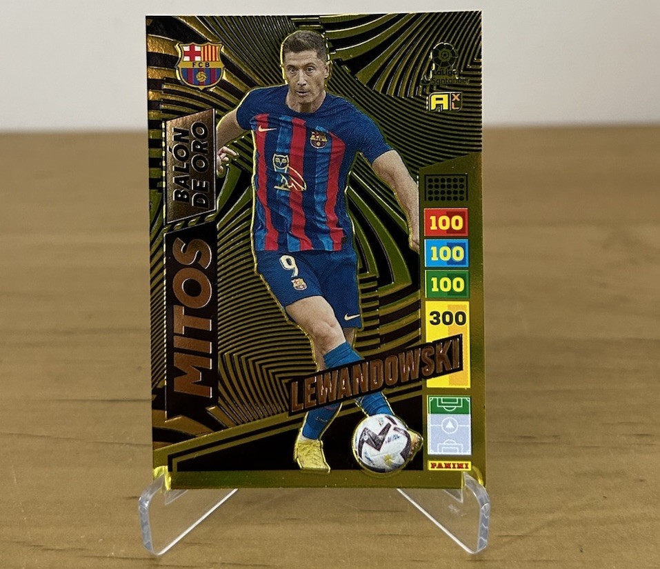 Carta Robert Lewandowski Mitos Balón de Oro Adrenalyn XL LaLiga 2022-23 Panini
