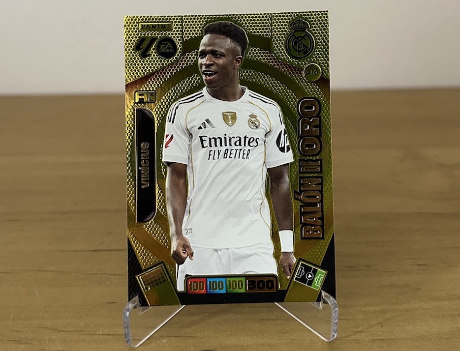 Carta Vinicius Jr Balón de Oro 473 Adrenalyn XL LaLiga 2025-26 Panini