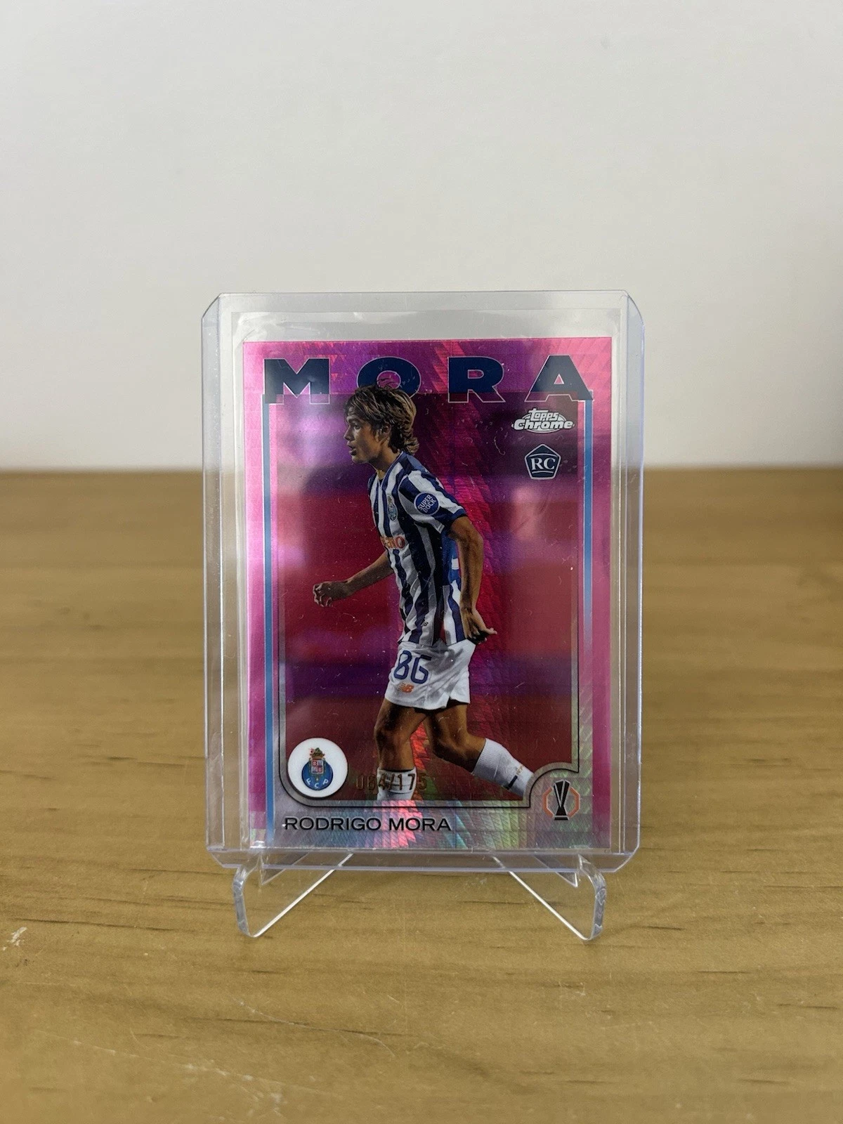 Carta Rodrigo Mora Rookie Rosa Lava numerada 175 Topps Chrome UCC 2024-25 FC Porto