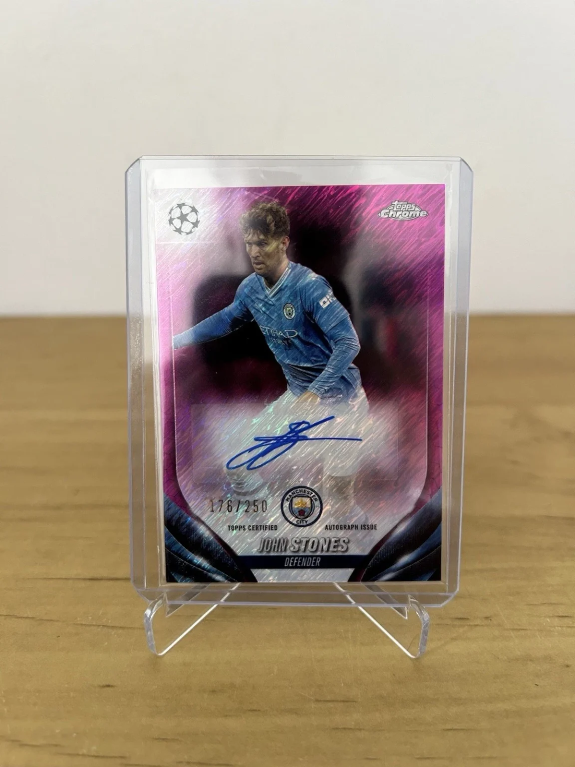 Carta John Stones autógrafo Pink Shimmer numerada 250 Topps Chrome UEFA 2023-24
