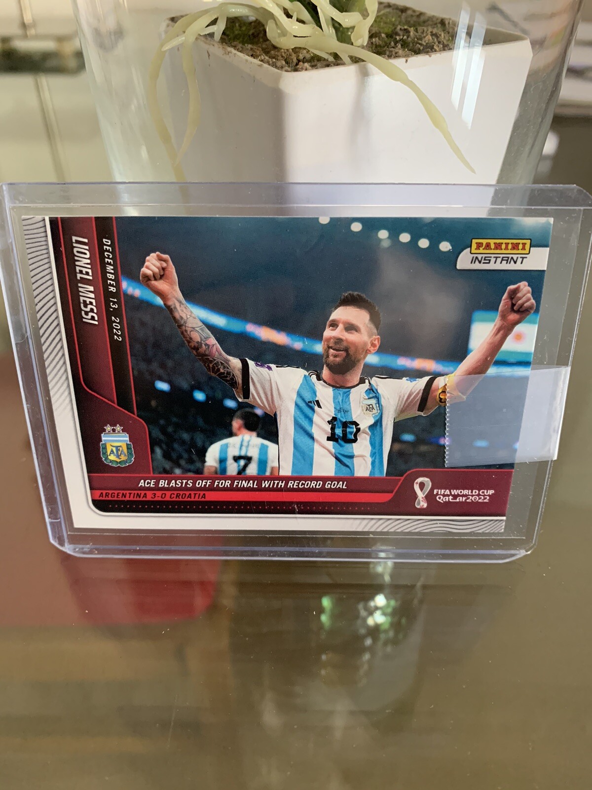 Carta Lionel Messi 108 Panini Instant Mundial Qatar 2022 sin graduar