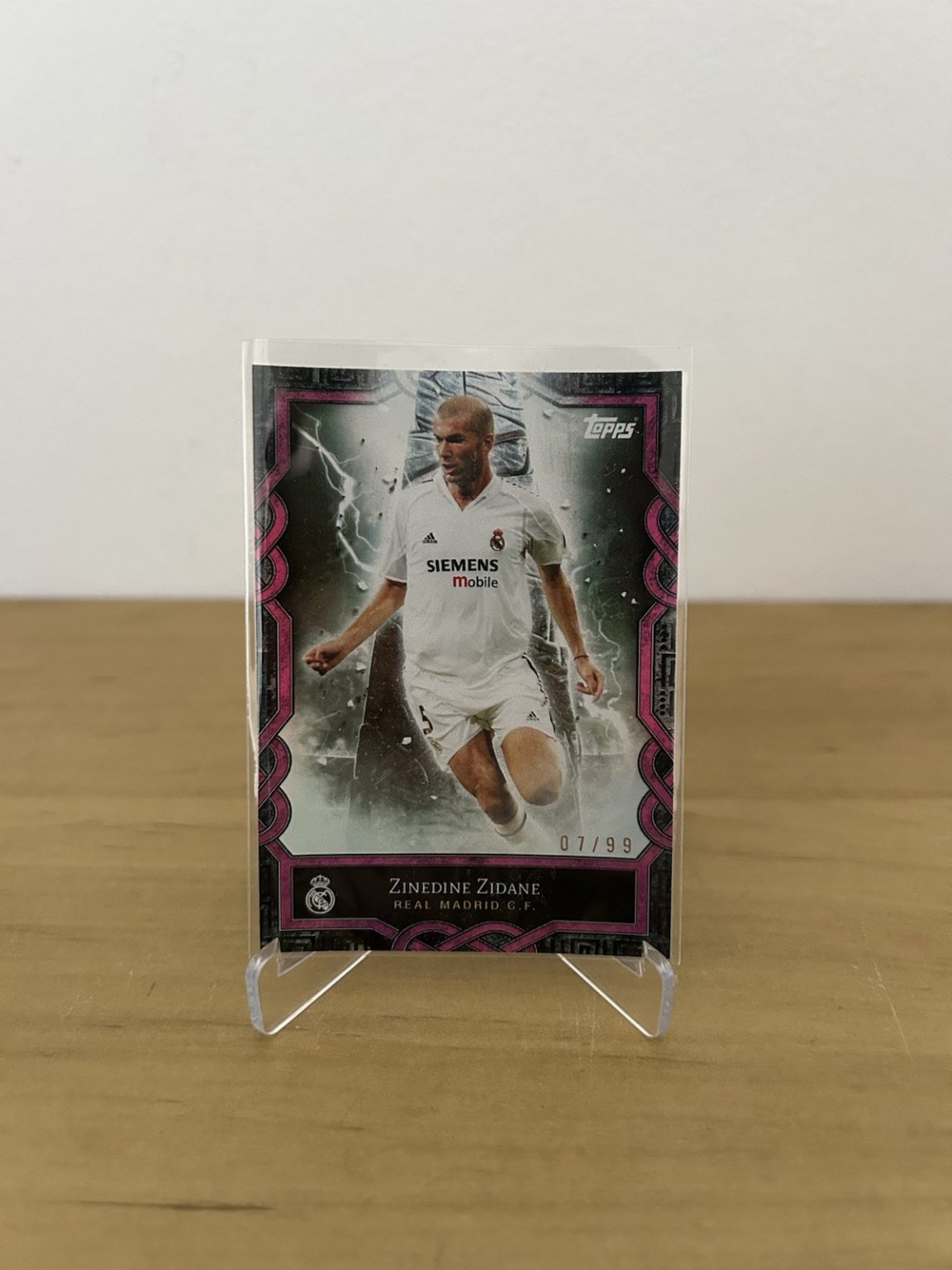 Carta Zinedine Zidane MO-6 numerada 99 Topps Real Madrid CF Fan Set 2024-25