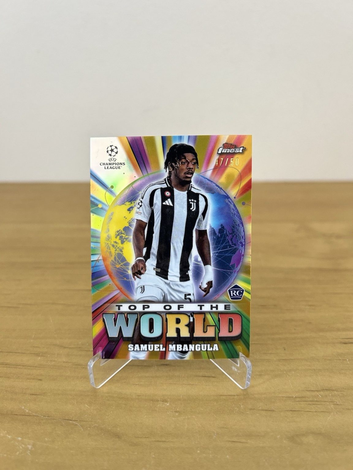Carta Samuel Mbangula Top Of The World rookie numerada 50 Topps Finest UCC 2024-25
