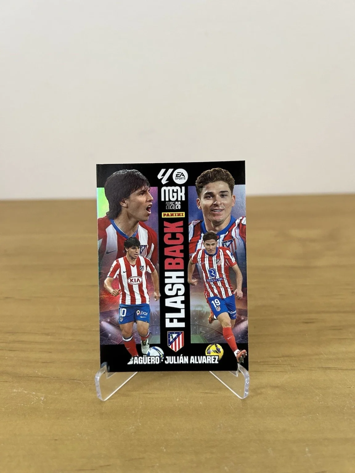 Carta Flashback Agüero Julián Álvarez Atlético de Madrid Panini Megacracks 2025-26