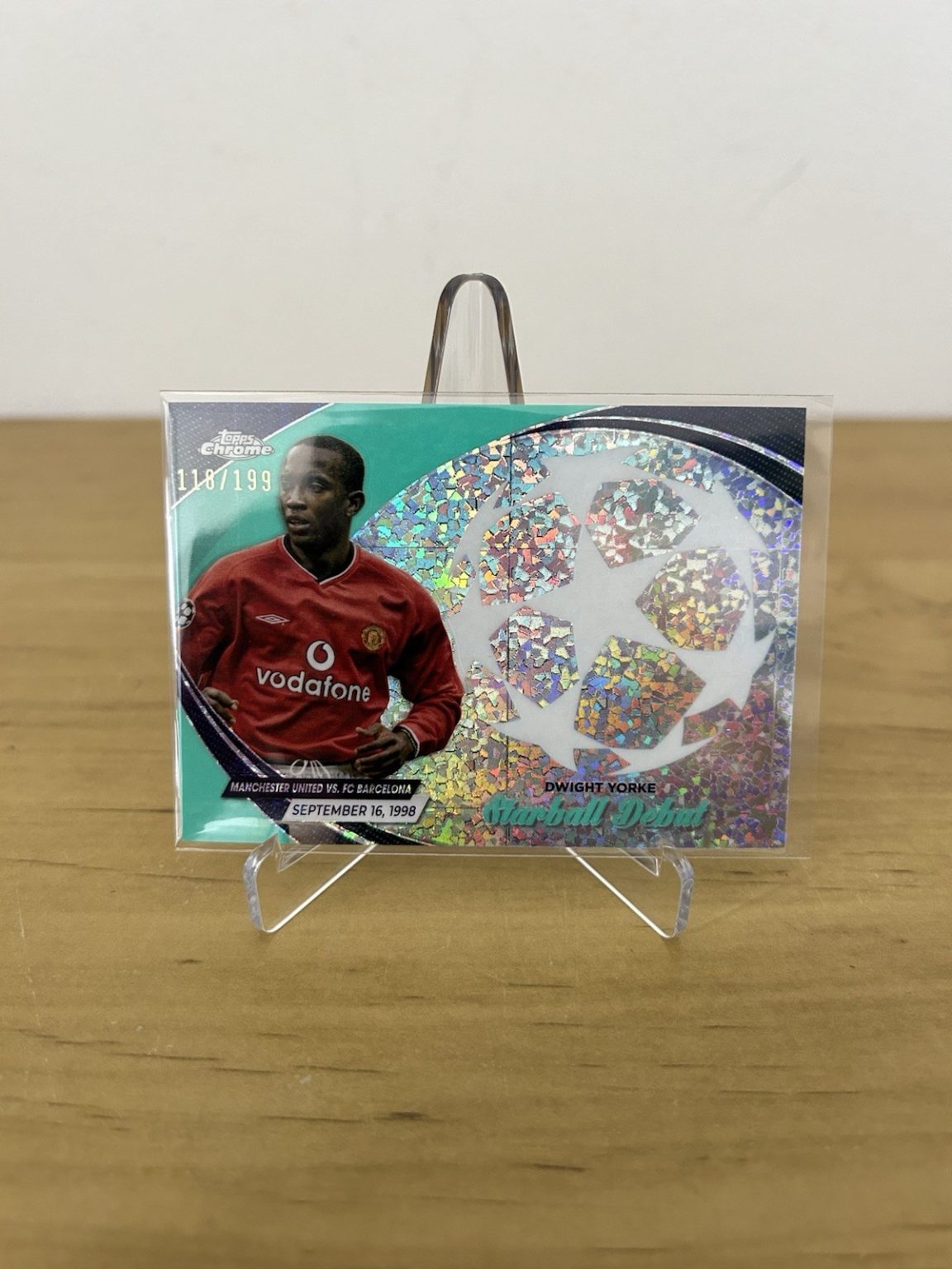 Carta Dwight Yorke Starball Debut Aqua numerada 199 Topps Chrome UEFA 2023-24