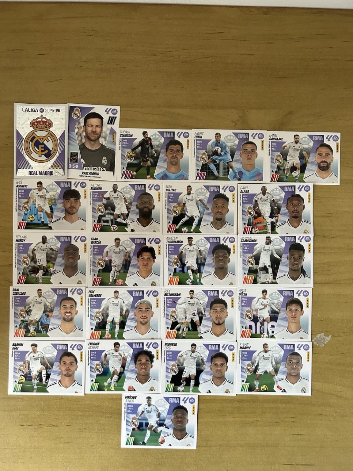 Equipo completo 22 stickers Real Madrid LaLiga Este 2025-26 Panini Mbappé