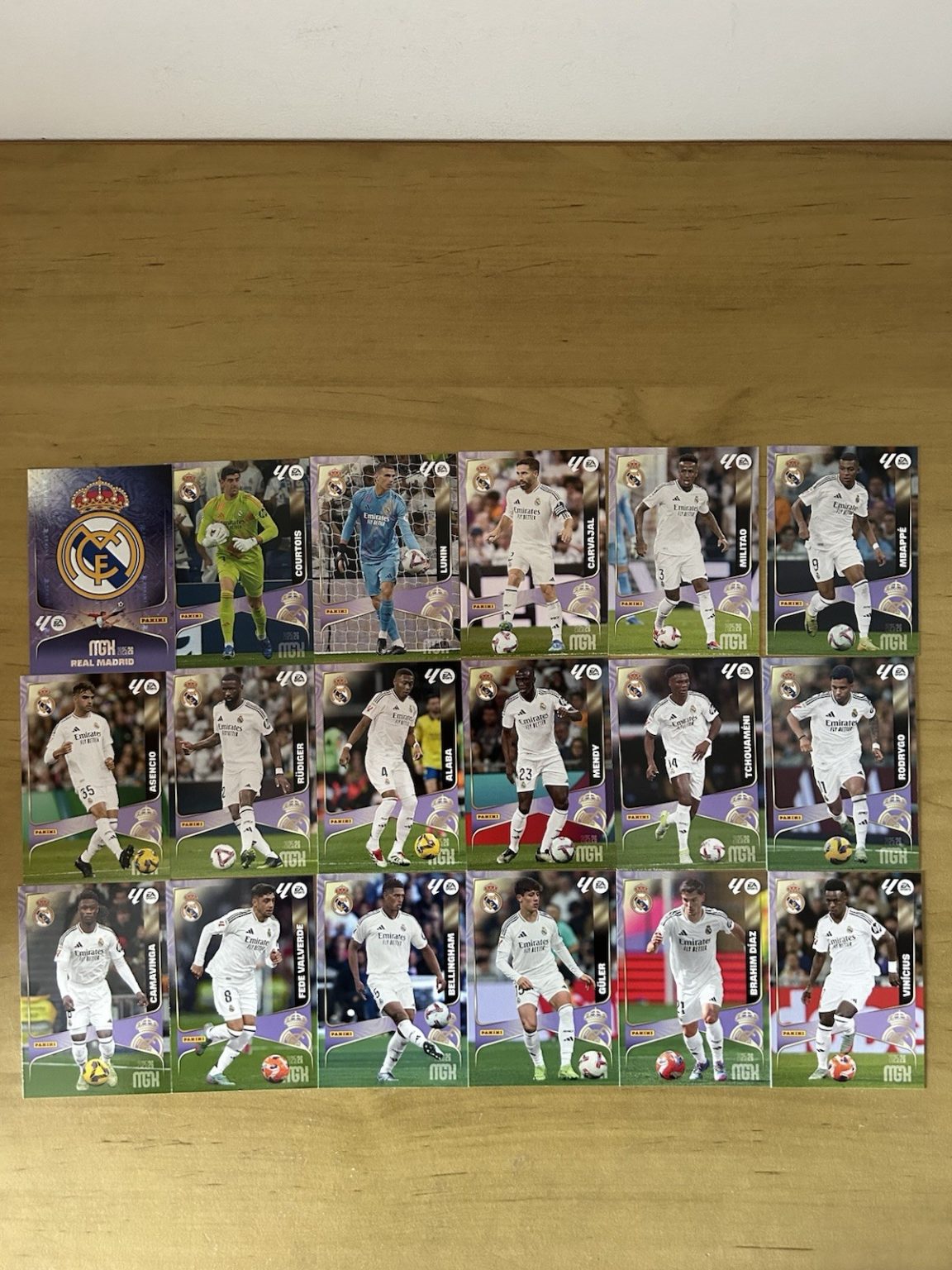 Equipo completo 18 cards Real Madrid Megacracks LaLiga 2025-26 Panini Mbappé