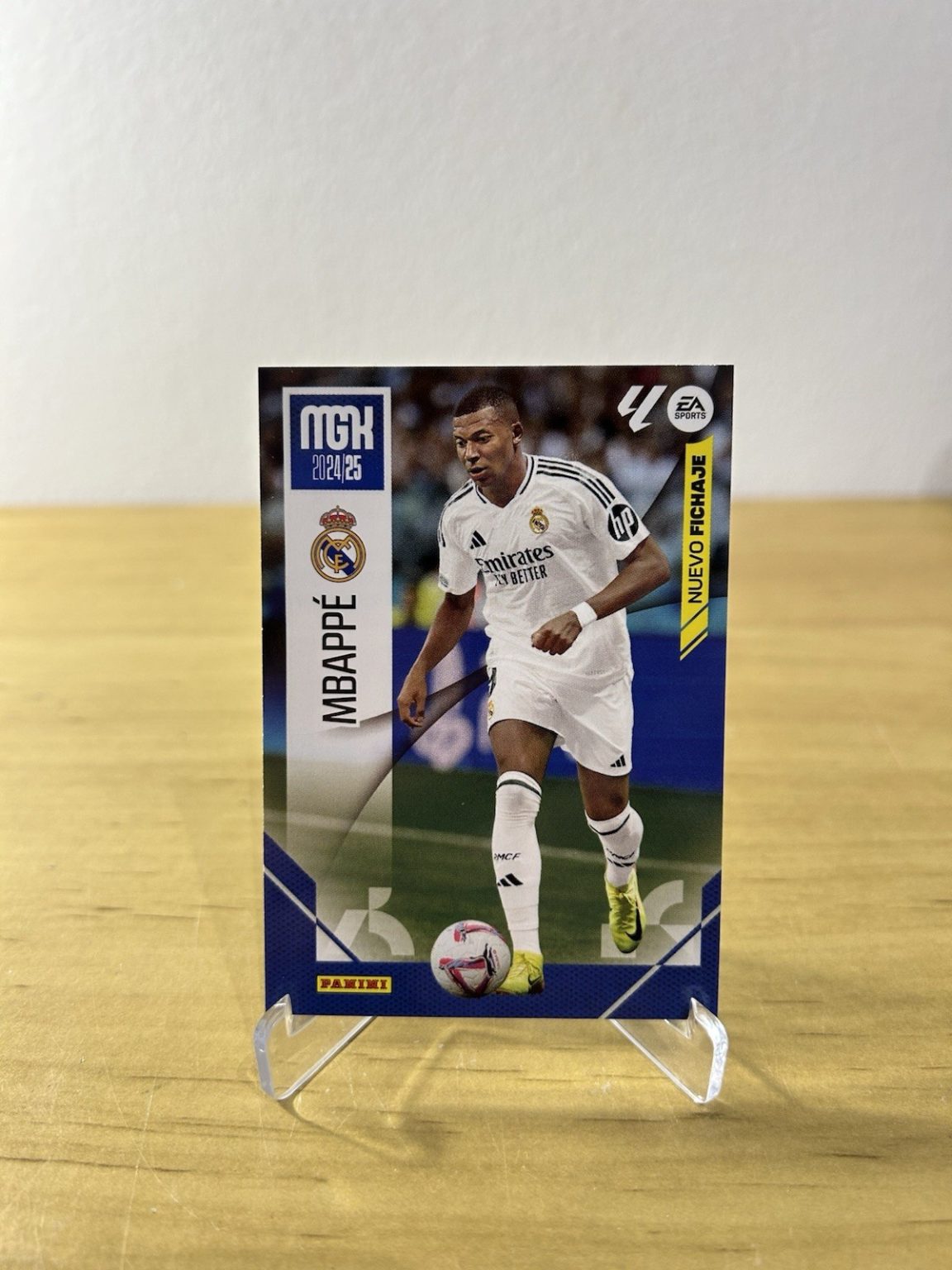 Carta Kylian Mbappé Nuevo Fichaje 459 Megacracks LaLiga 2024-25 Real Madrid
