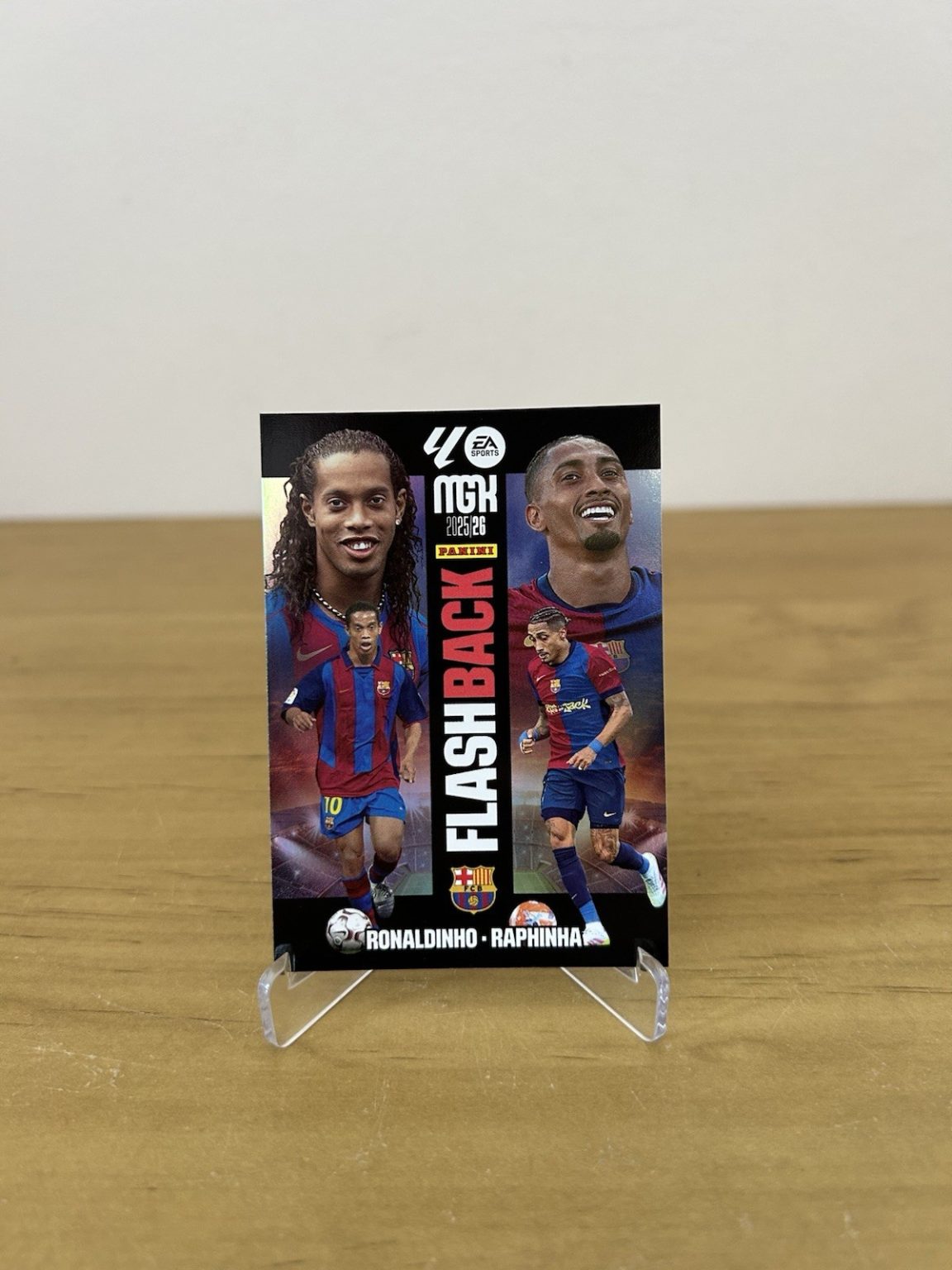 Carta Flashback Ronaldinho y Raphinha Megacracks LaLiga 2025-26 FC Barcelona