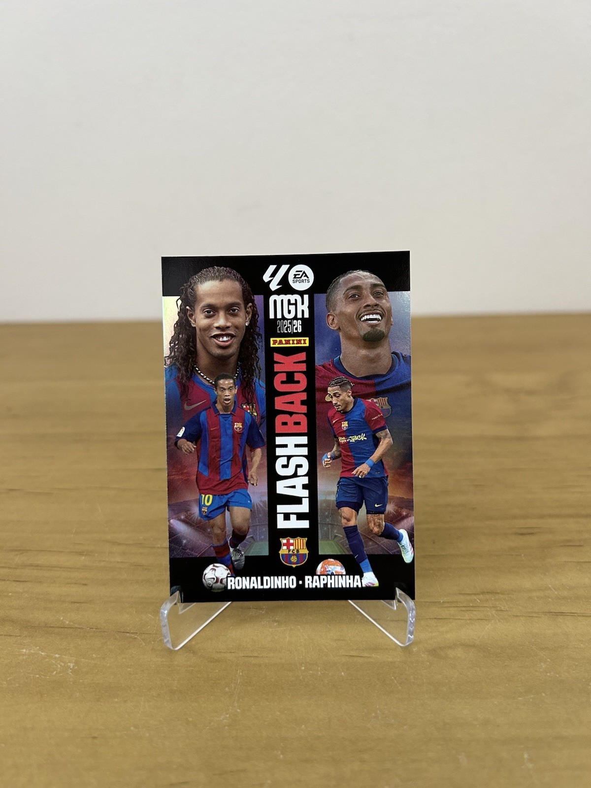 Carta Flashback Ronaldinho y Raphinha Megacracks LaLiga 2025-26 FC Barcelona