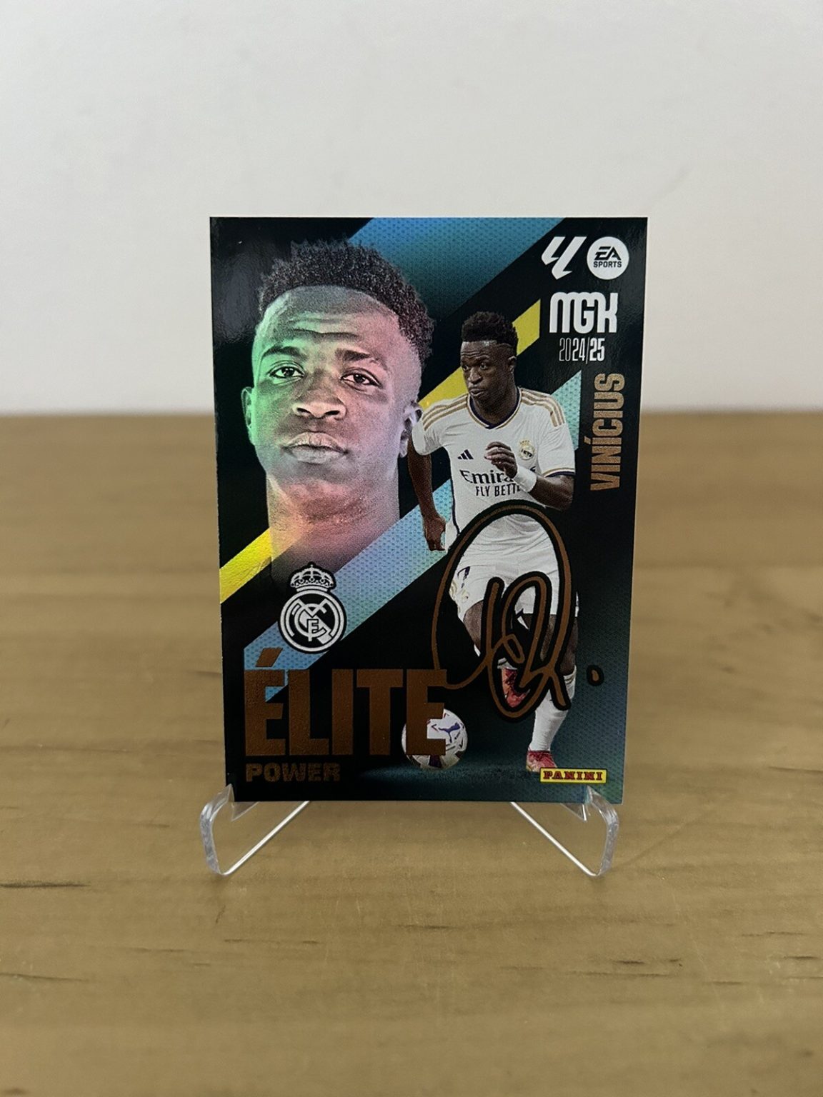 Carta Vinicius Jr Elite Power 18 Megacracks LaLiga 2024-25 Real Madrid