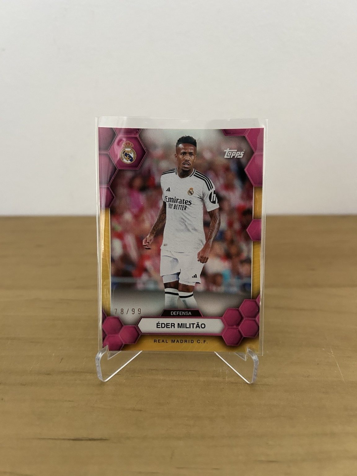 Carta Éder Militão numerada 42/99 Topps Fan Set Real Madrid 2024-25