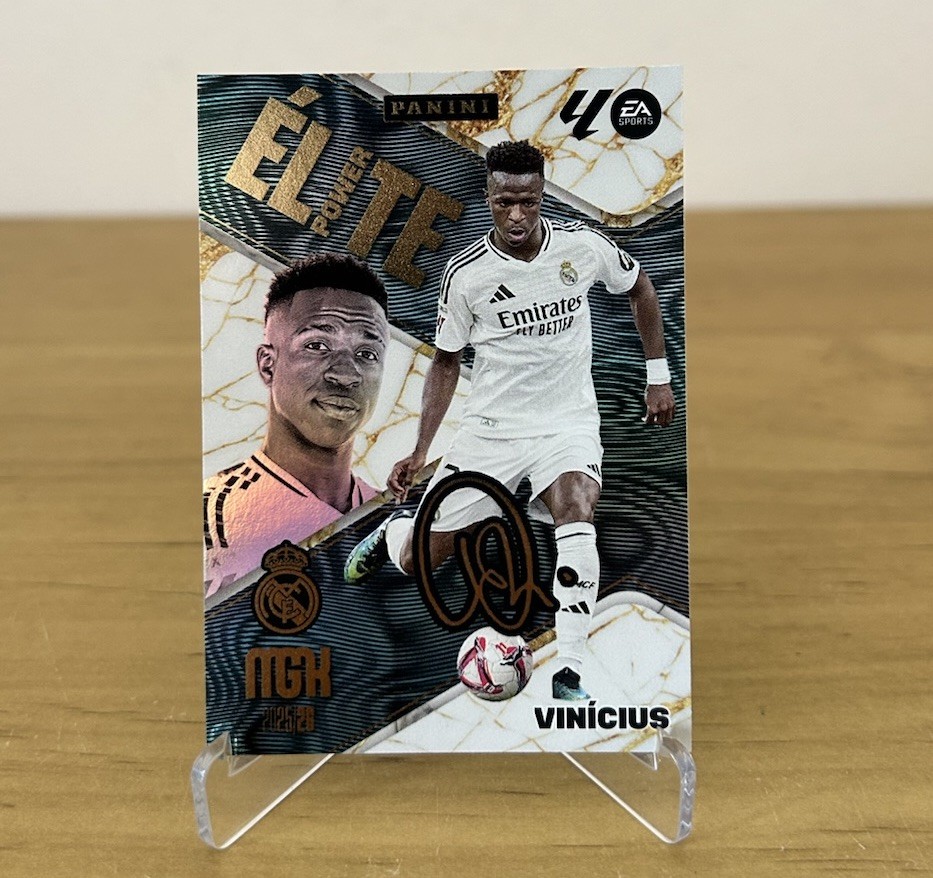 Carta Vinicius Jr Elite Power P18 Firmada Megacracks LaLiga 2025-26 Real Madrid