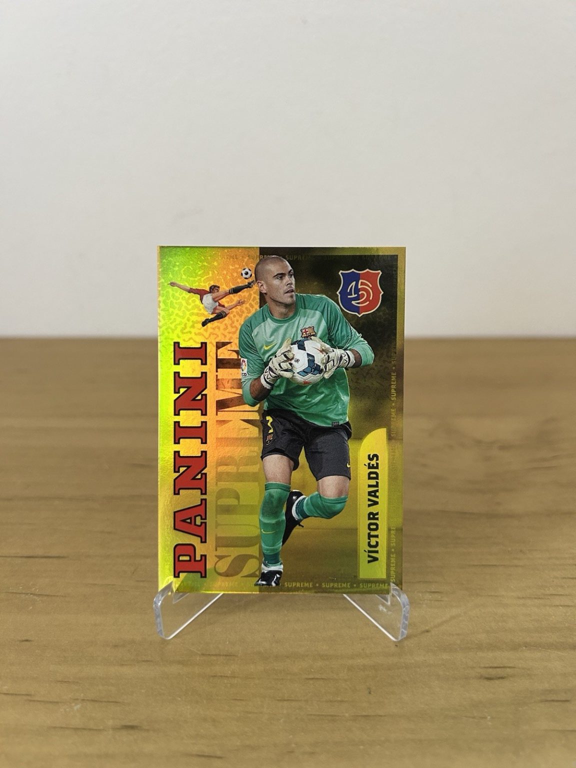 Carta Víctor Valdés Supreme Gold Panini Club FC Barcelona 2024-25