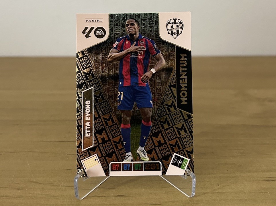 Carta Etta Eyong Momentum Adrenalyn XL LaLiga 2025-26 Levante UD