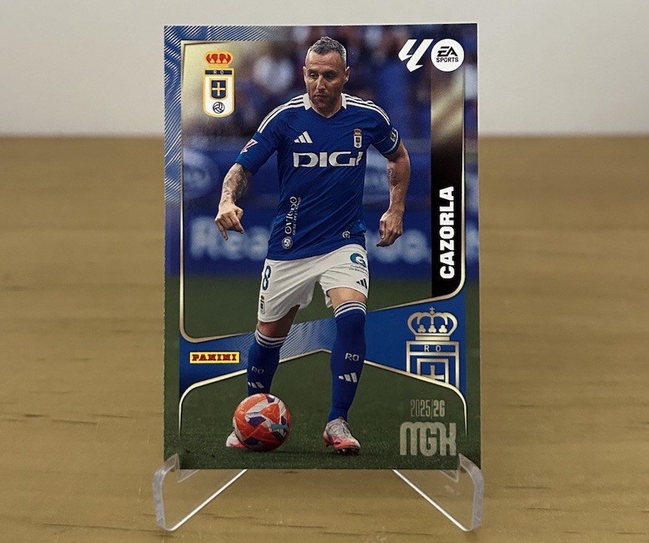Carta base 282 Santi Cazorla Megacracks LaLiga 2025-26 Panini Real Oviedo