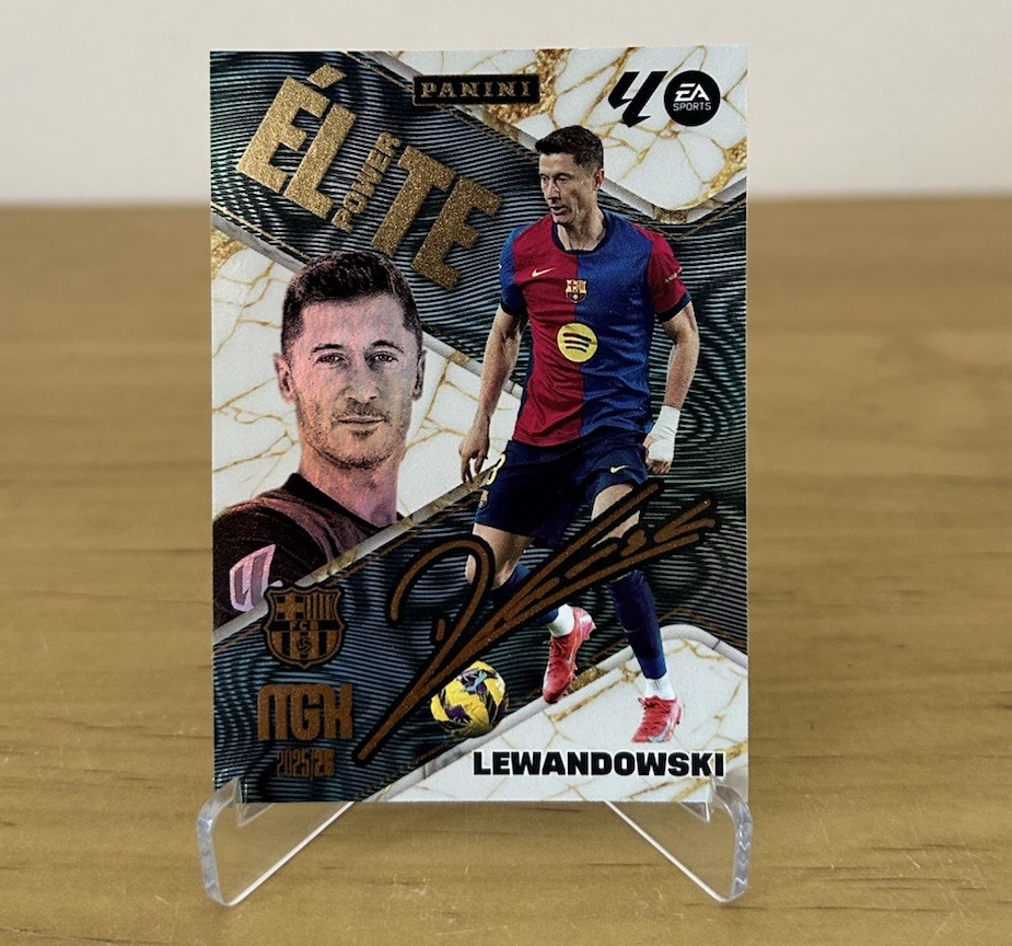 Carta Robert Lewandowski Elite Power P10 Firmada Megacracks LaLiga 2025-26 FC Barcelona