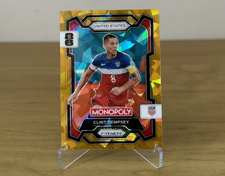 Carta Clint Dempsey Gold Cracked Ice Panini Prizm Monopoly FIFA World Cup 2026 Estados Unidos