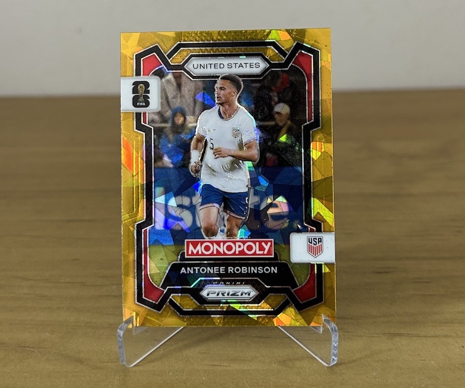 Carta Antonee Robinson Gold Cracked Ice Panini Prizm Monopoly FIFA World Cup 2026 Estados Unidos