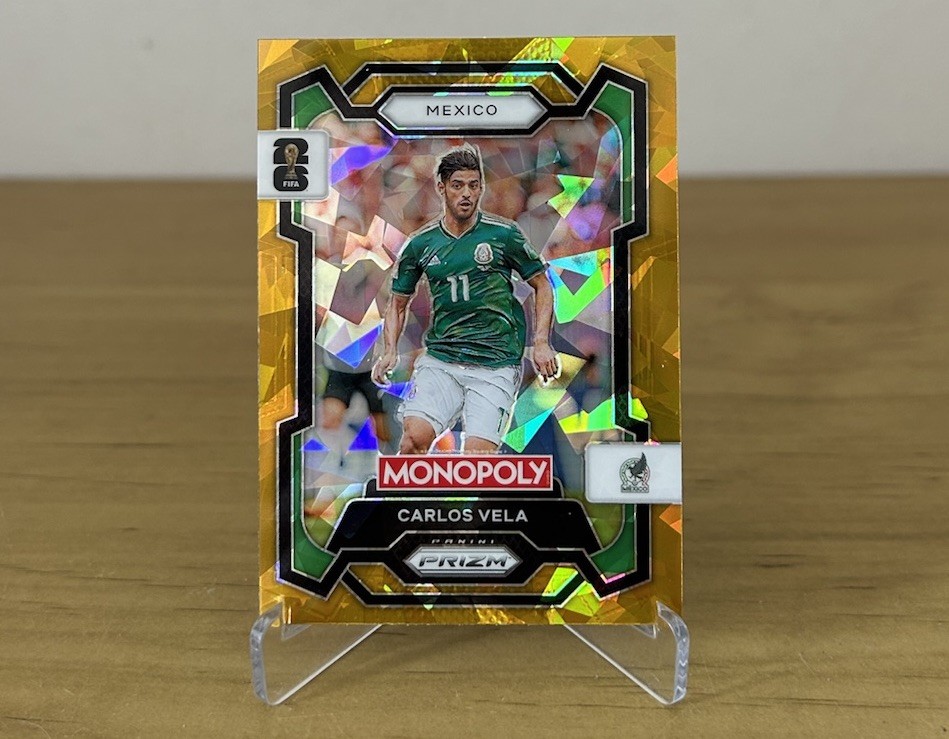 Carta Carlos Vela Gold Cracked Ice Panini Prizm Monopoly FIFA World Cup 2026 México