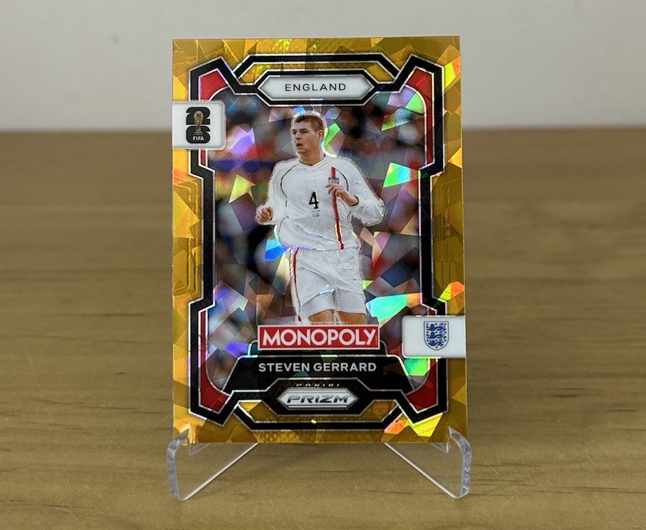 Carta Steven Gerrard Gold Cracked Ice Panini Prizm Monopoly FIFA World Cup 2026 Inglaterra