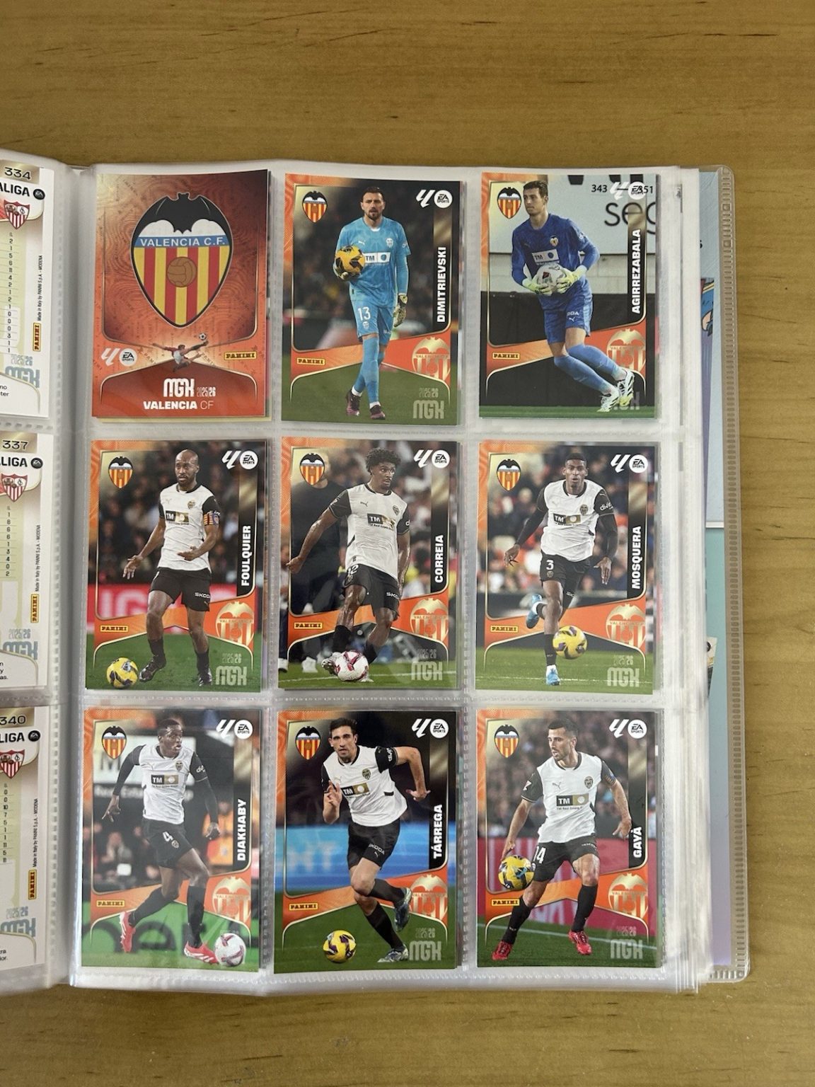 Equipo completo 18 cards Valencia CF Megacracks LaLiga 2025-26 Panini