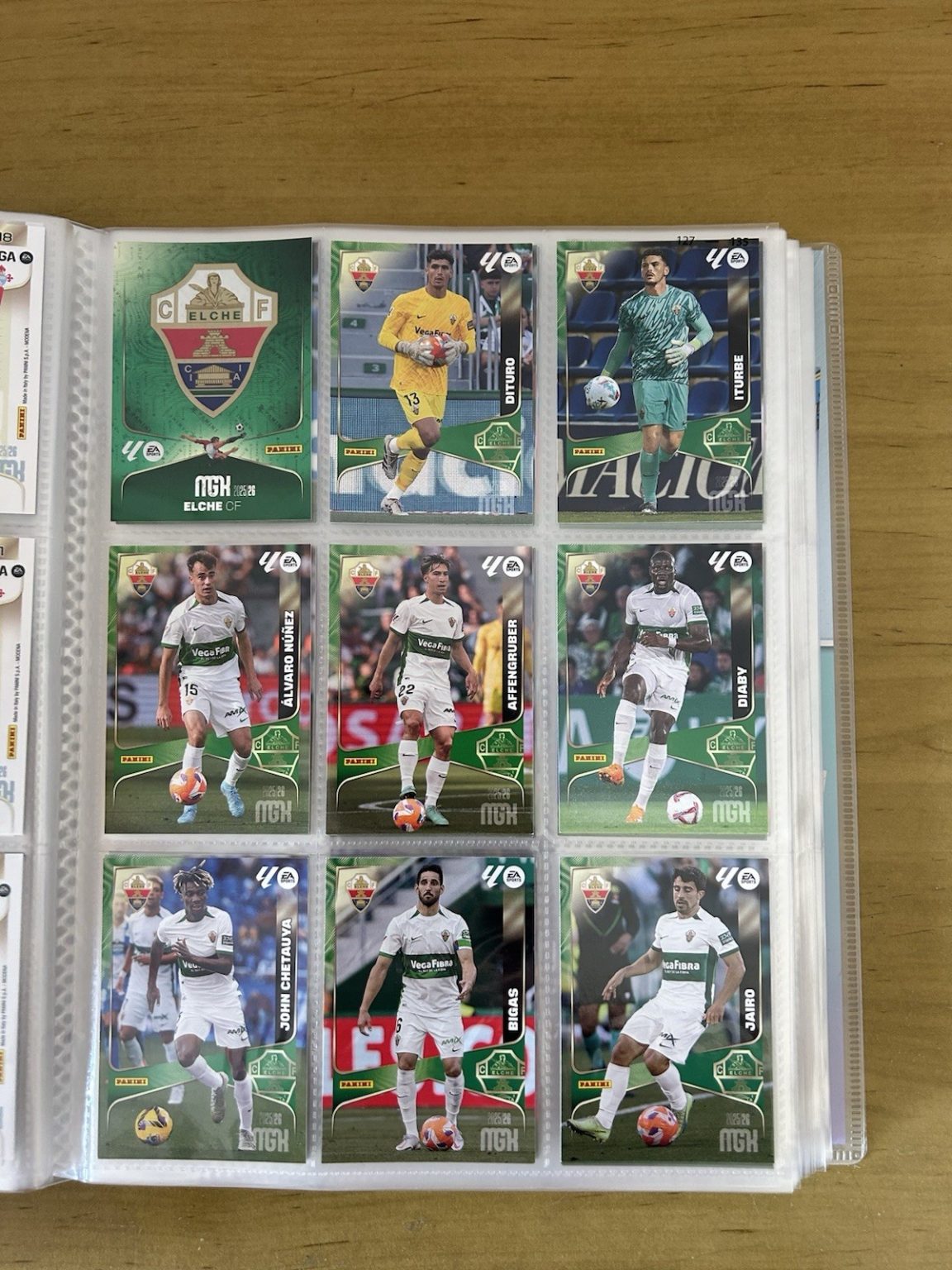 Equipo completo 18 cards Elche CF Megacracks LaLiga 2025-26 Panini