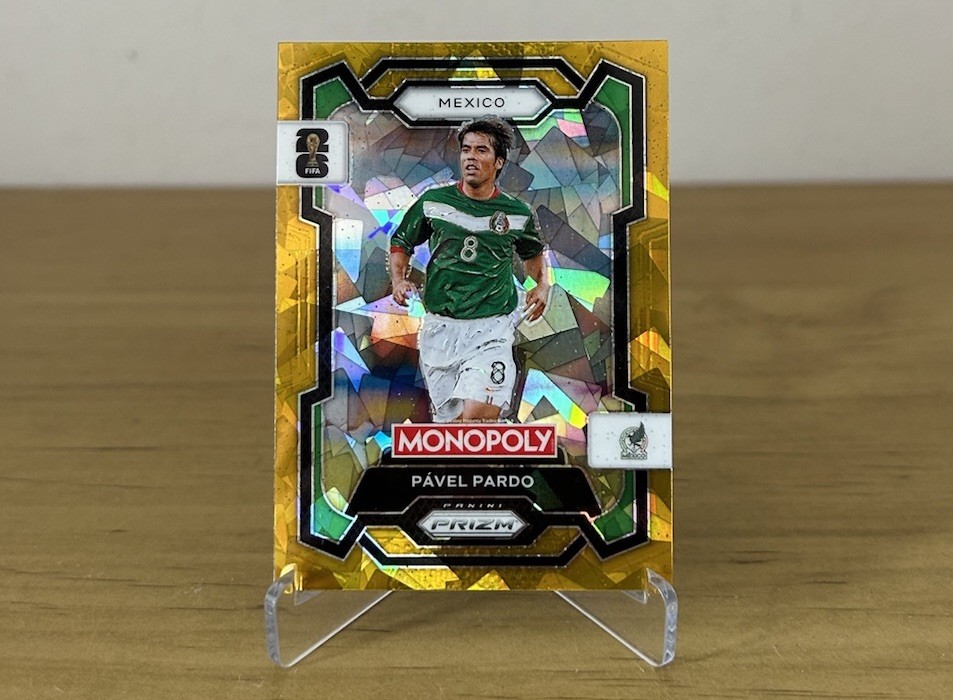 Carta Pável Pardo Gold Cracked Ice Panini Prizm Monopoly FIFA World Cup 2026 México