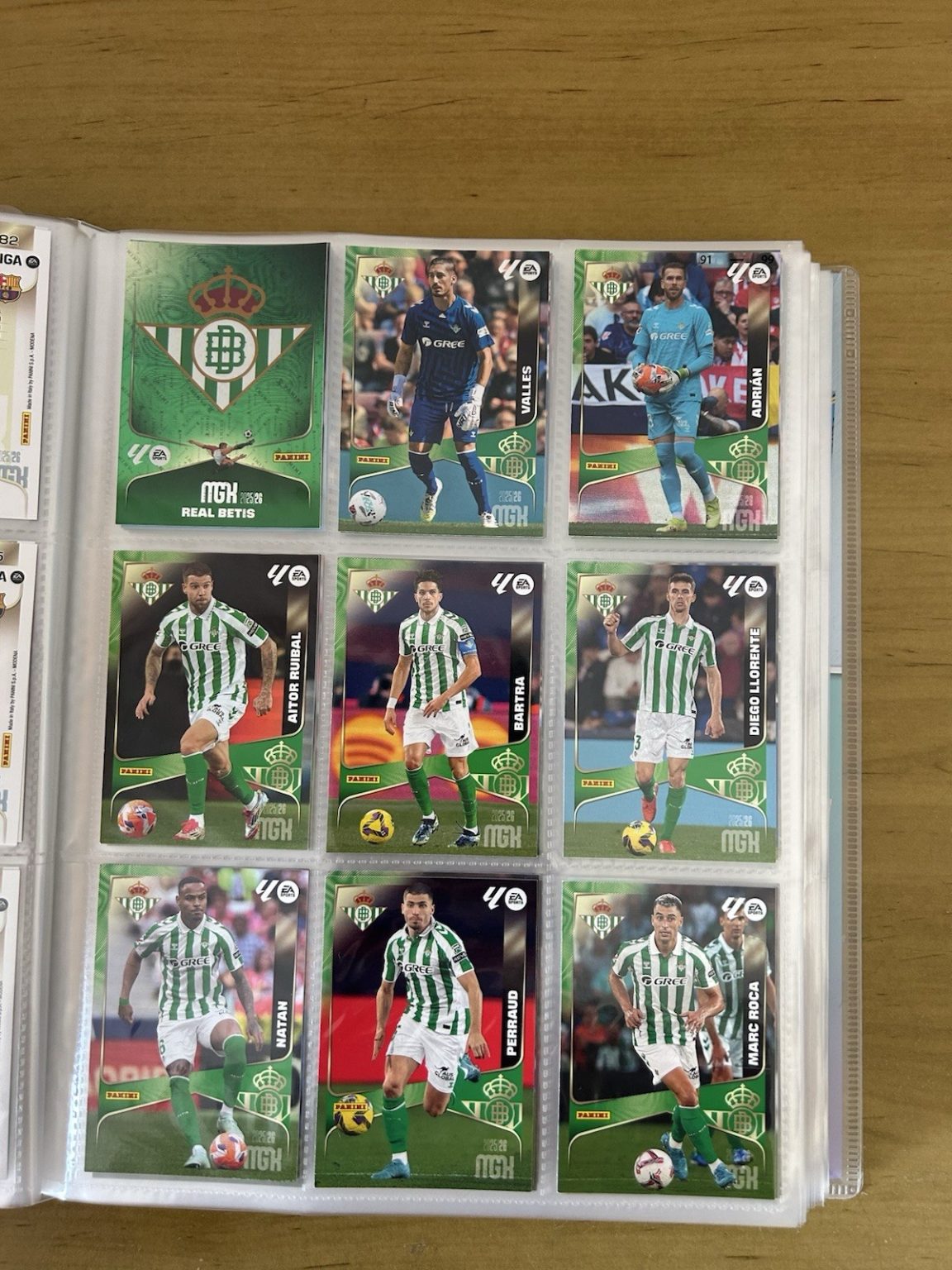 Equipo completo 18 cards Real Betis Megacracks LaLiga 2025-26 Panini