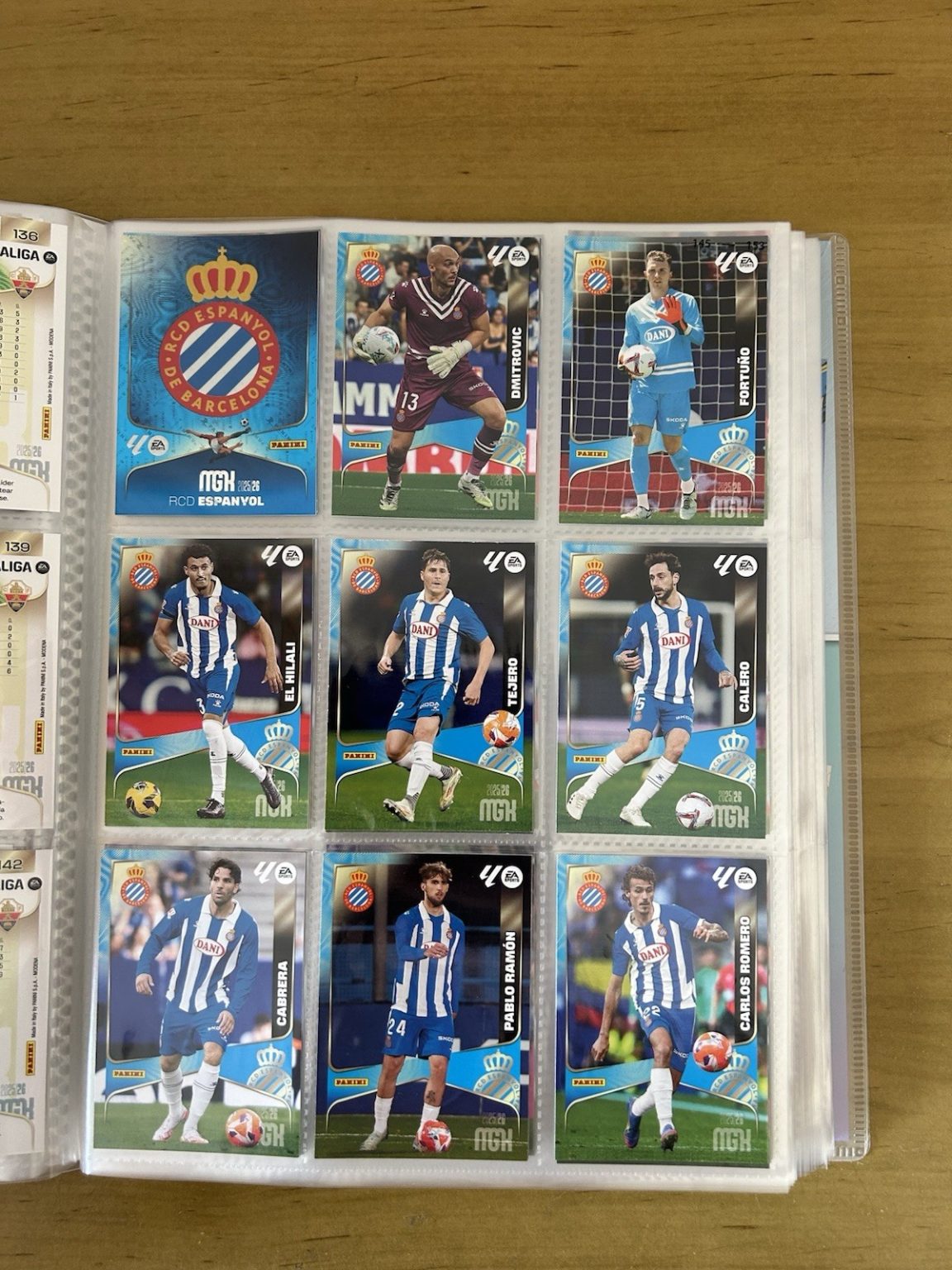 Equipo completo 18 cards RCD Espanyol Megacracks LaLiga 2025-26 Panini