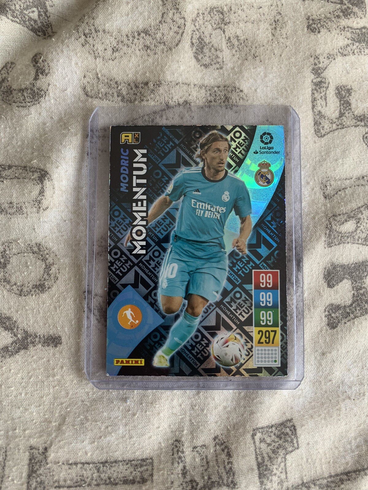 Luka Modrić Momentum con funda Adrenalyn XL 2021-22 Panini Real Madrid