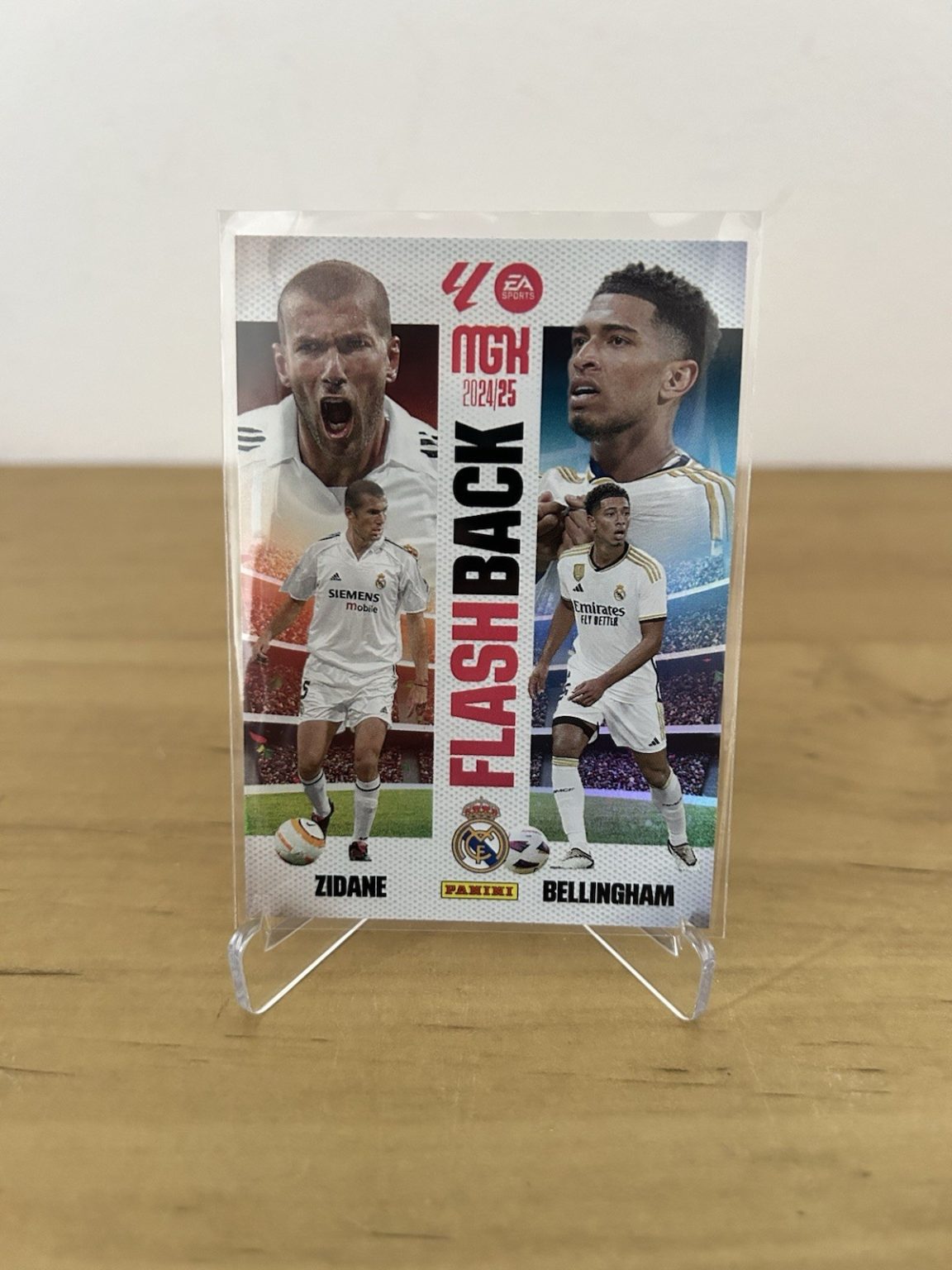 Zidane y Jude Bellingham Flashback 432 Megacracks LaLiga 2024-25 Panini
