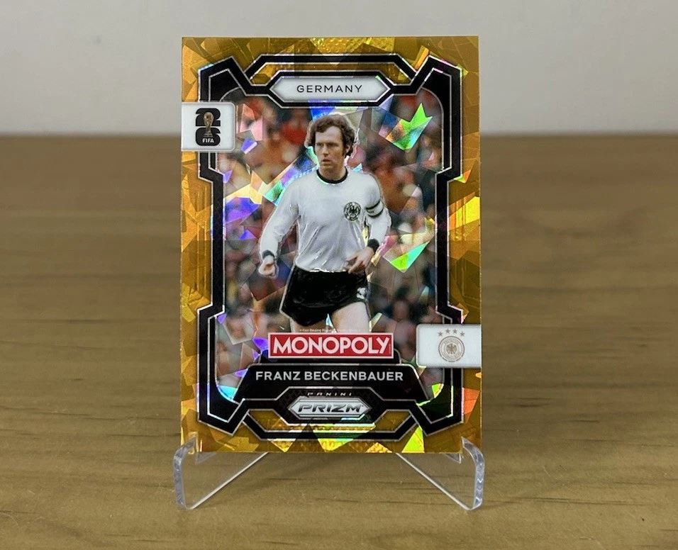 Carta Franz Beckenbauer Gold Cracked Ice Panini Prizm Monopoly FIFA World Cup 2026