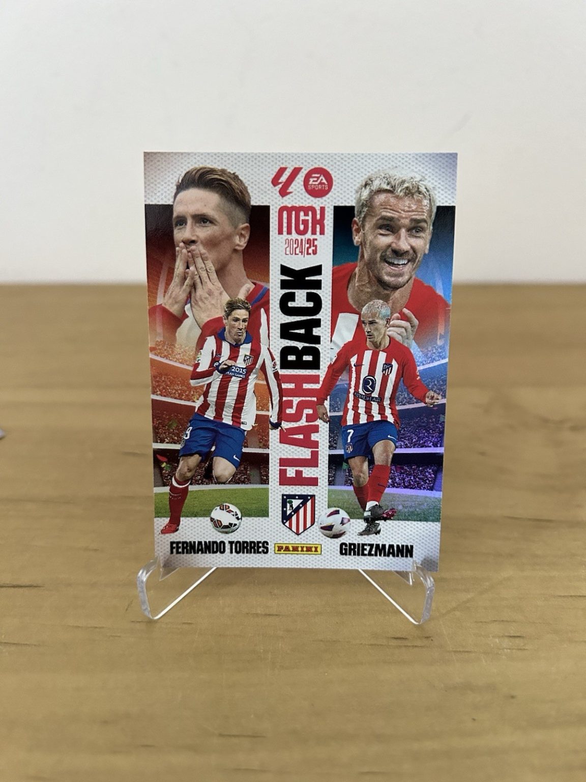 Fernando Torres y Griezmann Flashback 426 Megacracks LaLiga 2024-25 Panini Atlético
