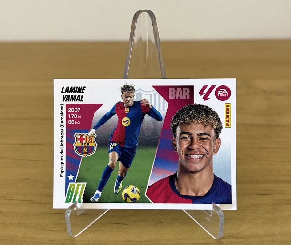 Lamine Yamal base card 19 LaLiga Este 2025-26 Panini FC Barcelona