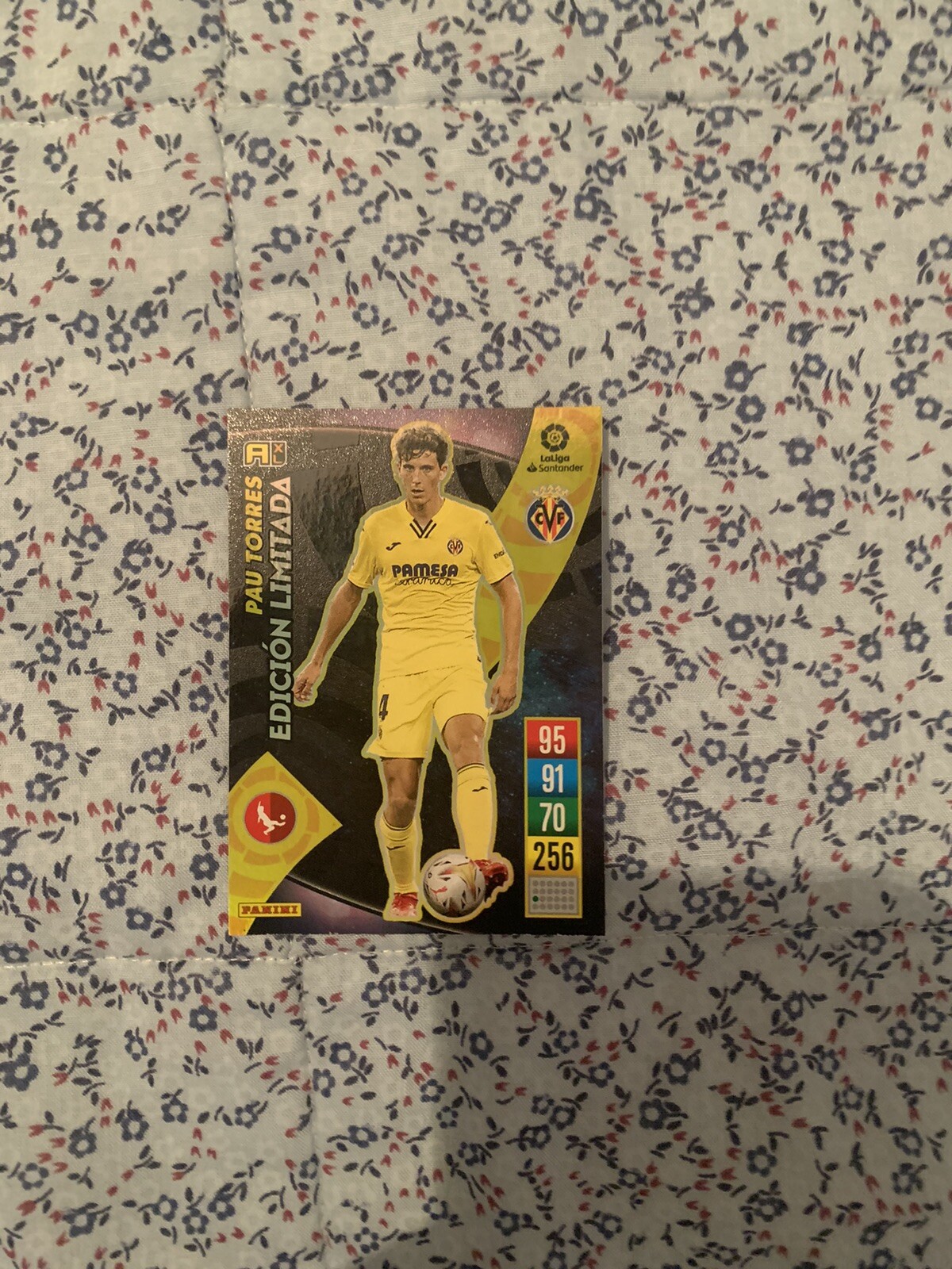 Pau Torres Edición Limitada Adrenalyn XL 2021-22 Panini Villarreal CF