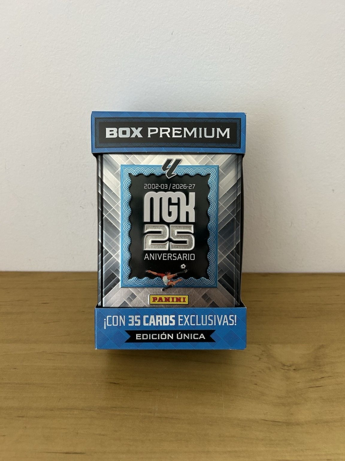 Box Premium 25 Aniversario Edicion Unica Megacracks LaLiga 2026-27 Panini